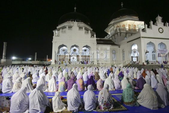 Berapa Jumlah Rakaat Salat Tarawih yang Benar?