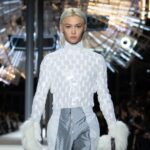 Pesona Felix 'Stray Kids' Jadi Model Runway Louis Vuitton