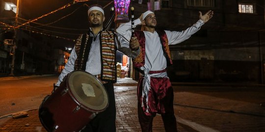 4 Negara Ini Miliki Tradisi Unik Bangunkan Sahur