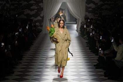 5 Fakta Menarik Fashion Show Moschino Fall/Winter 2024