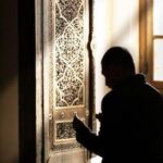 Dengan demikian, dalam konteks penanganan masehi, maka malam Lailatul Qadar 2024 akan jatuh pada tanggal sebagai berikut. Malam ke-21 Ramadan atau 31 Maret-1 April 2024 Malam ke-23 Ramadan atau 2-3 April 2024 Malam ke-25 Ramadan atau 4-5 April 2024 Malam ke 27 Ramadan atau 6-7 April 2024 Malam ke-29 Ramadan atau 8-9 April 2024