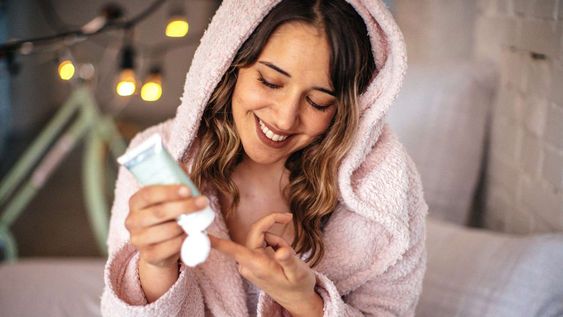 5 Basic Skincare untuk Pemula yang Wajib Dimiliki, Sudah Tahu?