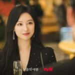 Trik Outfit Stylish ala Kim Ji Won di Queen of Tears