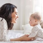5 Bahaya Sentuh dan Cium Bayi Sembarangan, Wajib Tahu!