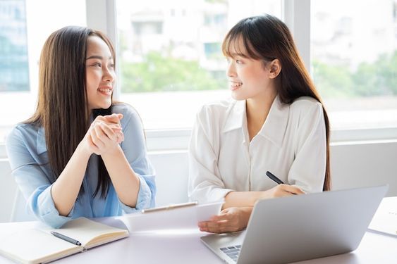 Tips Berbisnis Bareng Sahabat Biar Nggak Saling Baper!