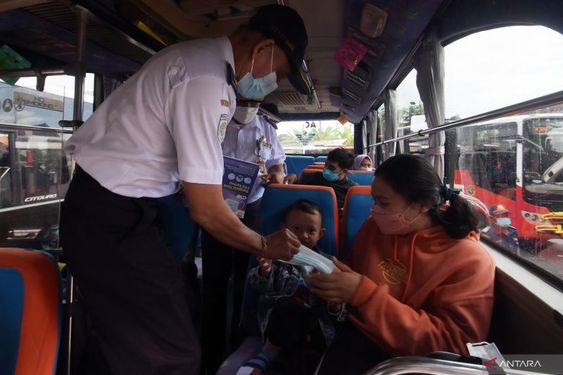 7 Tips Mudik untuk Ibu yang Membawa Bayi dan sedang Mengasihi
