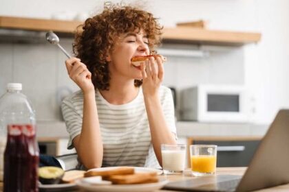7 Tanda Kamu Terlalu Banyak Konsumsi Makanan Manis