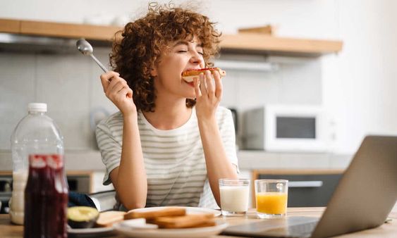 7 Tanda Kamu Terlalu Banyak Konsumsi Makanan Manis