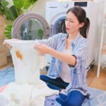 6 Cara Efektif Bersihkan Noda Pakaian Kena Tumpahan Makanan