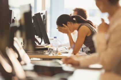 Cara Cerdas Mengatasi Drama Politik Kantor yang Melelahkan