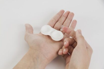 8 Kesalahan Penggunaan Lensa Kontak yang Dapat Merusak Mata