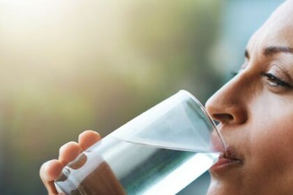 6 Kebiasaan Minum yang Bisa Bikin Kamu Cepat Tua