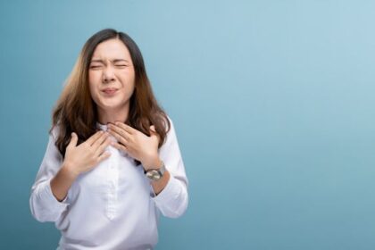 7 Cara Meredakan Radang Tenggorokan Secara Alami