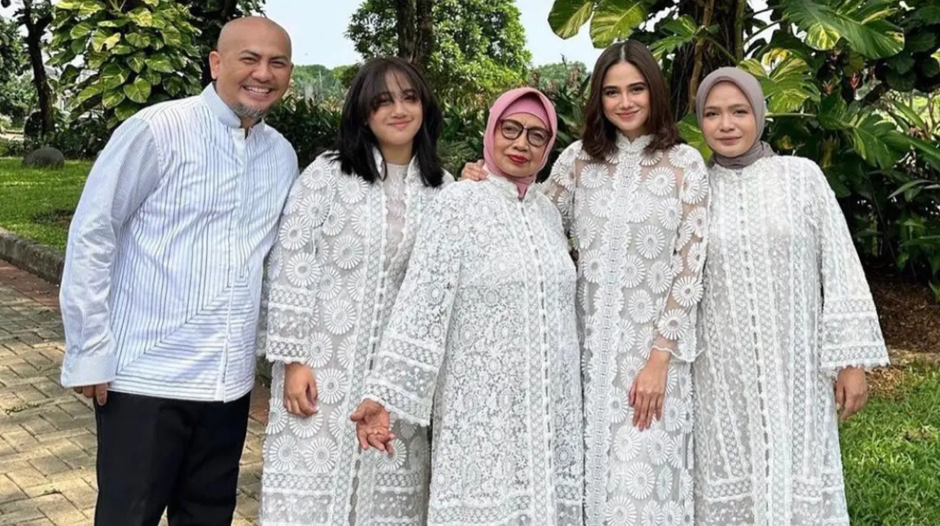 7 Outfit Lebaran Elegan ala Artis Tahun Lalu