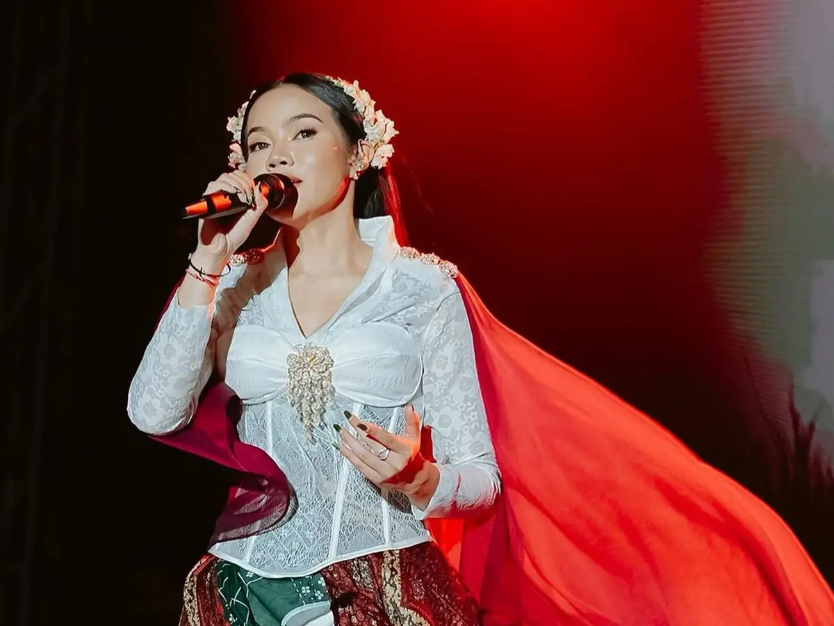 5 Artis Rayakan Hari Kartini 2024 dengan Kebaya