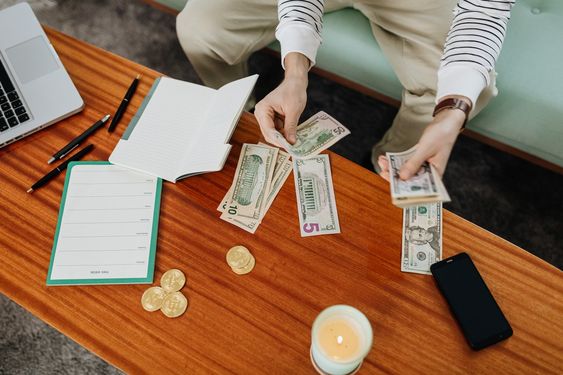3 Cara Mengelola THR untuk Self Reward