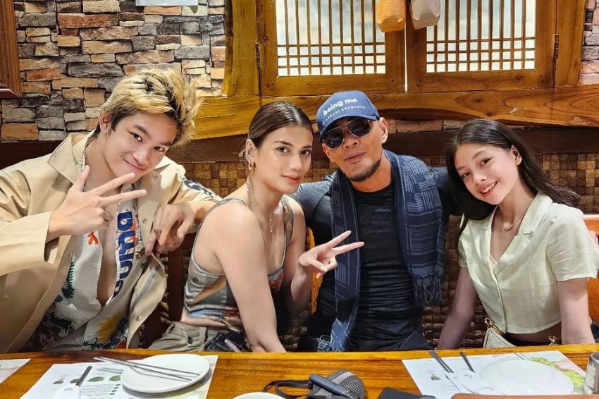 7 Selebritas Berhati Mulia yang Mengadopsi Anak