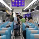 6 Kesalahan Saat Naik Kereta Api, Mengganggu Penumpang Lain!