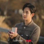Intip Sepatu & Cincin 'Bukti Cinta' Kim So Hyun ke Kim Ji Won
