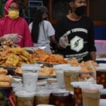 5 Momen 'Ramadan Core' Bikin Puasa Seru, Ada "War" Takjil!