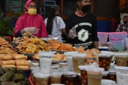 5 Momen 'Ramadan Core' Bikin Puasa Seru, Ada "War" Takjil!