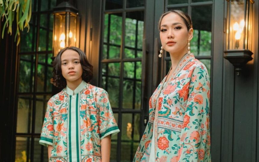5 Inspirasi OOTD Unik Lebaran Seleb, Nyaman Buat Silaturahmi!