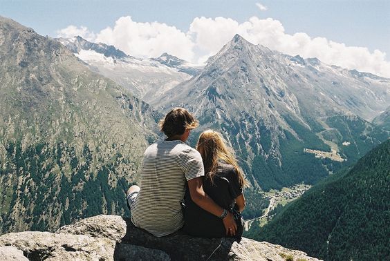 Deretan Zodiak Hopeless Romantic, Bucin Banget!