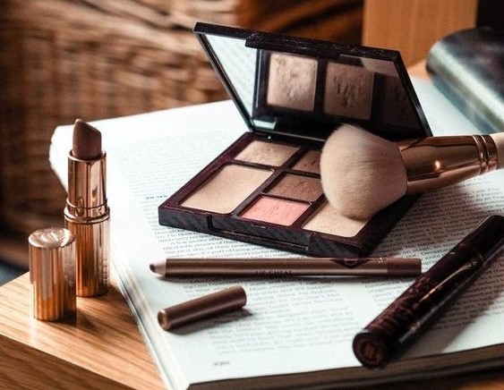 6 Rekomendasi Face Palette Lokal yang Praktis dan Serbaguna!