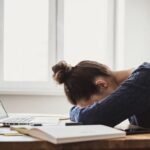 4 Perilaku yang Merugikan Diri Sendiri, Pernah Kamu Lakukan?