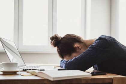 4 Perilaku yang Merugikan Diri Sendiri, Pernah Kamu Lakukan?