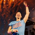 Chris Martin 'Coldplay' Pakai Beskap Buatan Brand Indonesia!