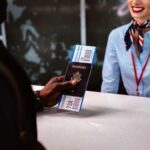 Mengunggah boarding pass di media sosial mungkin terlihat sepele, tetapi sebenarnya bisa sangat berbahaya. Boarding pass mengandung informasi pribadi yang sensitif, seperti nama lengkap, nomor penerbangan, dan kode bar atau QR yang bisa digunakan oleh orang yang tidak bertanggung jawab untuk mengakses detail penerbangan Anda.