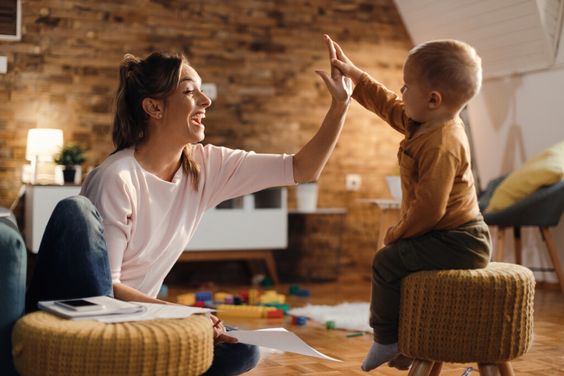 6 Gaya Parenting Menurut Zodiak, Mana yang Cocok Denganmu?