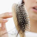 7 Kebiasaan Bikin Rambut Rontok Lebih Banyak, Sudah Tahu?