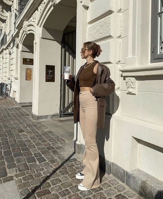5 Ide Mix & Match dengan Flare Pants, Bikin Tampilan Menarik!