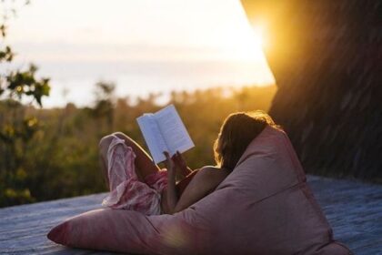 7 Manfaat Membaca Buku Bisa Panjang Umur, Benarkah?