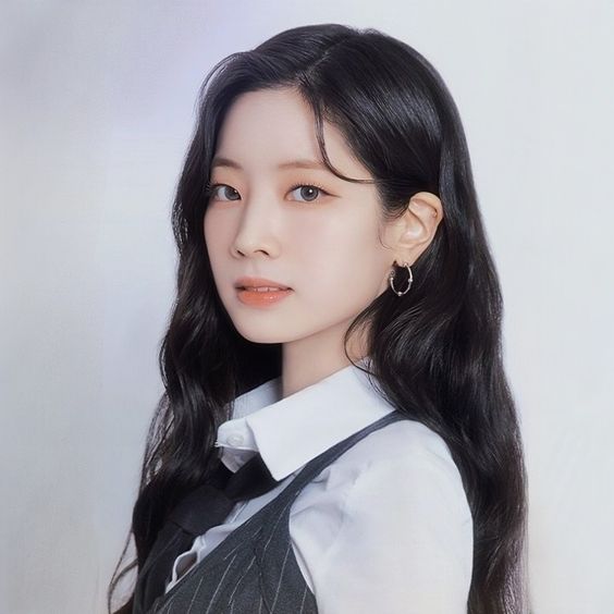 Dahyun TWICE segera debut di layar lebar melalui film yang berjudul 'Sprint'. Pada tanggal 2 Mei kemarin, beredar kabar bahwa Dahyun dari grup