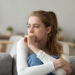 Tanda-Tanda Self Harm dan Penyebabnya pada Remaja