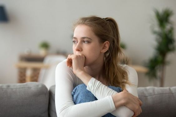 Tanda-Tanda Self Harm dan Penyebabnya pada Remaja