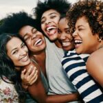 7 Bahasa Tubuh yang Membuatmu Terlihat Ramah