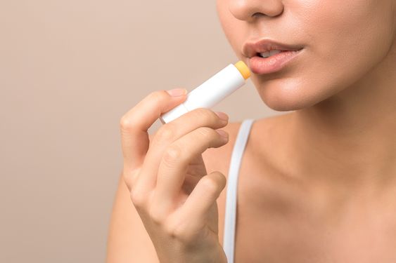 7 Rekomendasi Lip Balm dengan SPF, Bibir Sehat Terlindungi!