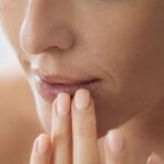 5 Kebiasaan Pemicu Bibir Gelap, Stop Lakukan Hal Ini!