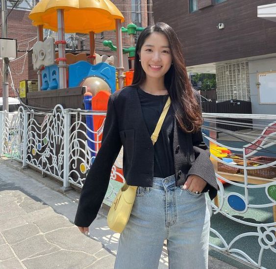5 Inspirasi Outfit ala Kim Hye-yoon Pemain 'Lovely Runner'