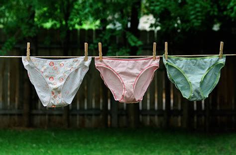 5 Aturan Memakai Celana Dalam yang Sehat, Yuk Catat!