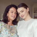 6 Seleb Hollywood Rayakan International Mother's Day