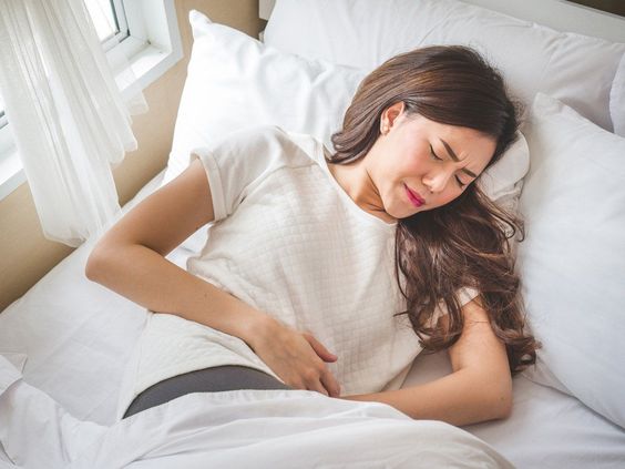 4 Gerakan Yoga untuk Meredakan Nyeri Haid, Yuk Ikuti!