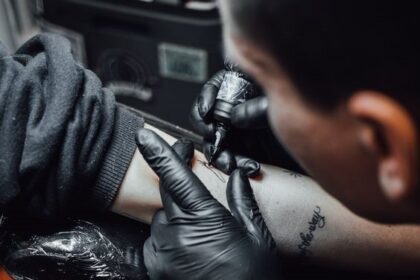 7 Bagian Tubuh Tidak Boleh Ditato, Bisa Bikin Luka dan Keloid!