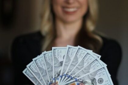 Alasan Perempuan Harus Bisa Mengendalikan Finansial