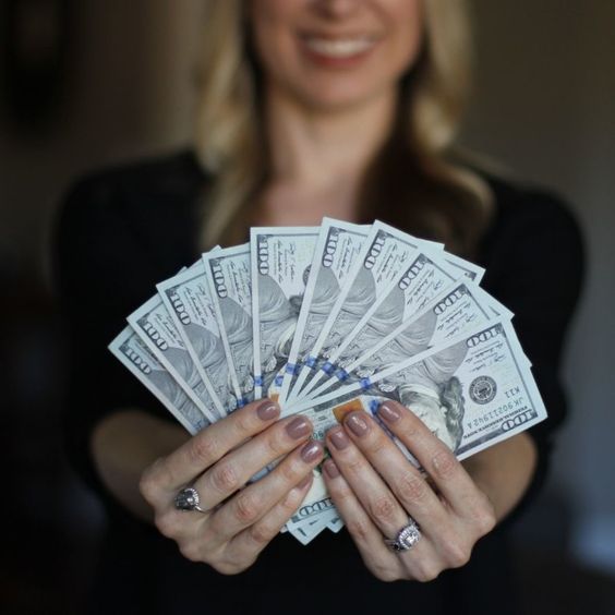 Alasan Perempuan Harus Bisa Mengendalikan Finansial
