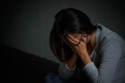 5 Ciri Kepribadian Orang Mudah Menangis Menurut Psikolog